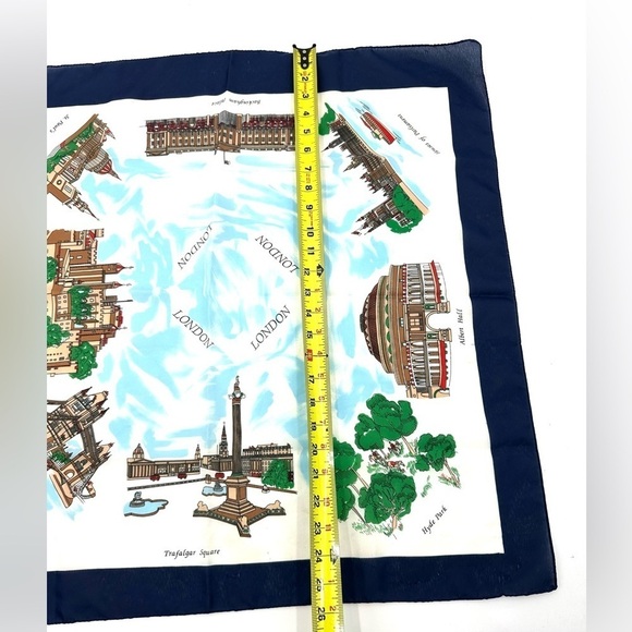 Vintage London England Landmark Scarf Made In Italy Tower Trafalger Buckingham - Picture 11 of 16